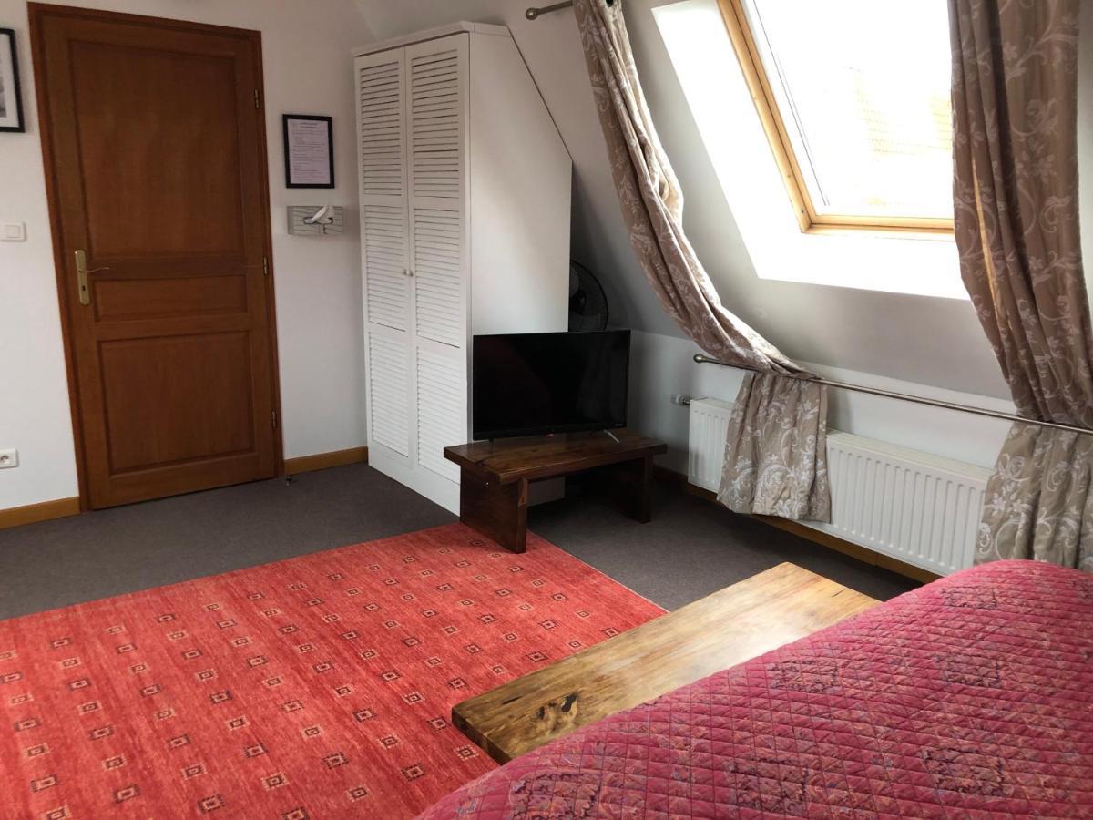 La Ferme De La Place Bouvines Экстерьер фото